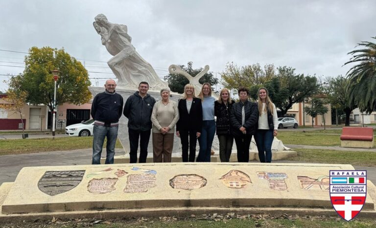 02. Monumento al Inmigrante Piemontese