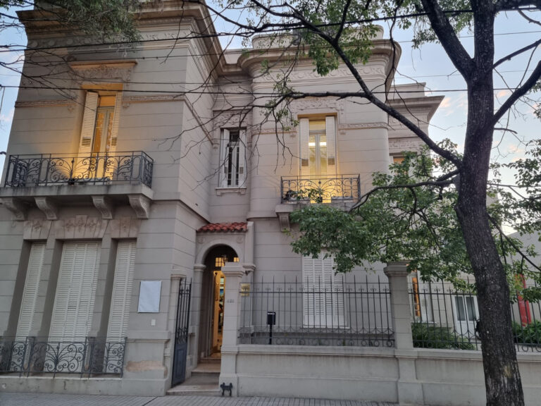 Casa del Piemonte “José Losano”, propiedad ubicada en San Francisco (CBA) donada a la Regione Piemonte por los herederos de Nicolás Losano. Es la sede administrativa de la Asociación y un Centro Cultural para el desarrollo y difusión de la cultura, lengua y tradiciones piemontesas e italianas. Casa del Piemonte “José Losano”, immobile sito in San Francisco (CBA) donato alla Regione Piemonte dagli eredi di Nicolás Losano. È la sede amministrativa dell'Associazione e Centro Culturale per la valorizzazione e la diffusione della cultura, della lingua e delle tradizioni piemontesi e italiane.